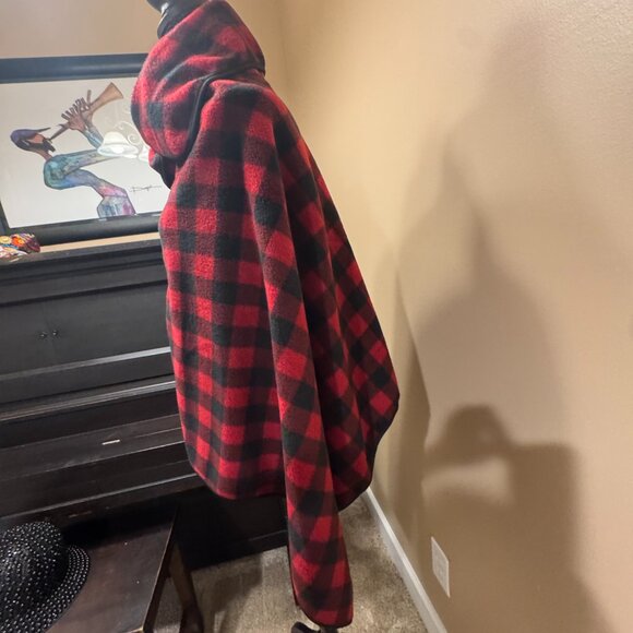 NWT Stylish Red and Black Plaid Cape Jacket with High Collar - Picture 3 of 7